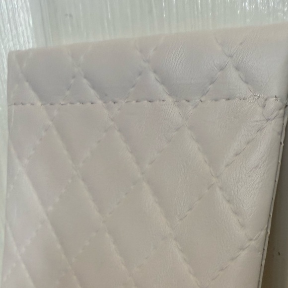 QUILTED FAUX LEATHER EYE GLASS CASE WHITE - Picture 4 of 7